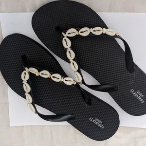 F21, size 10, flip flops